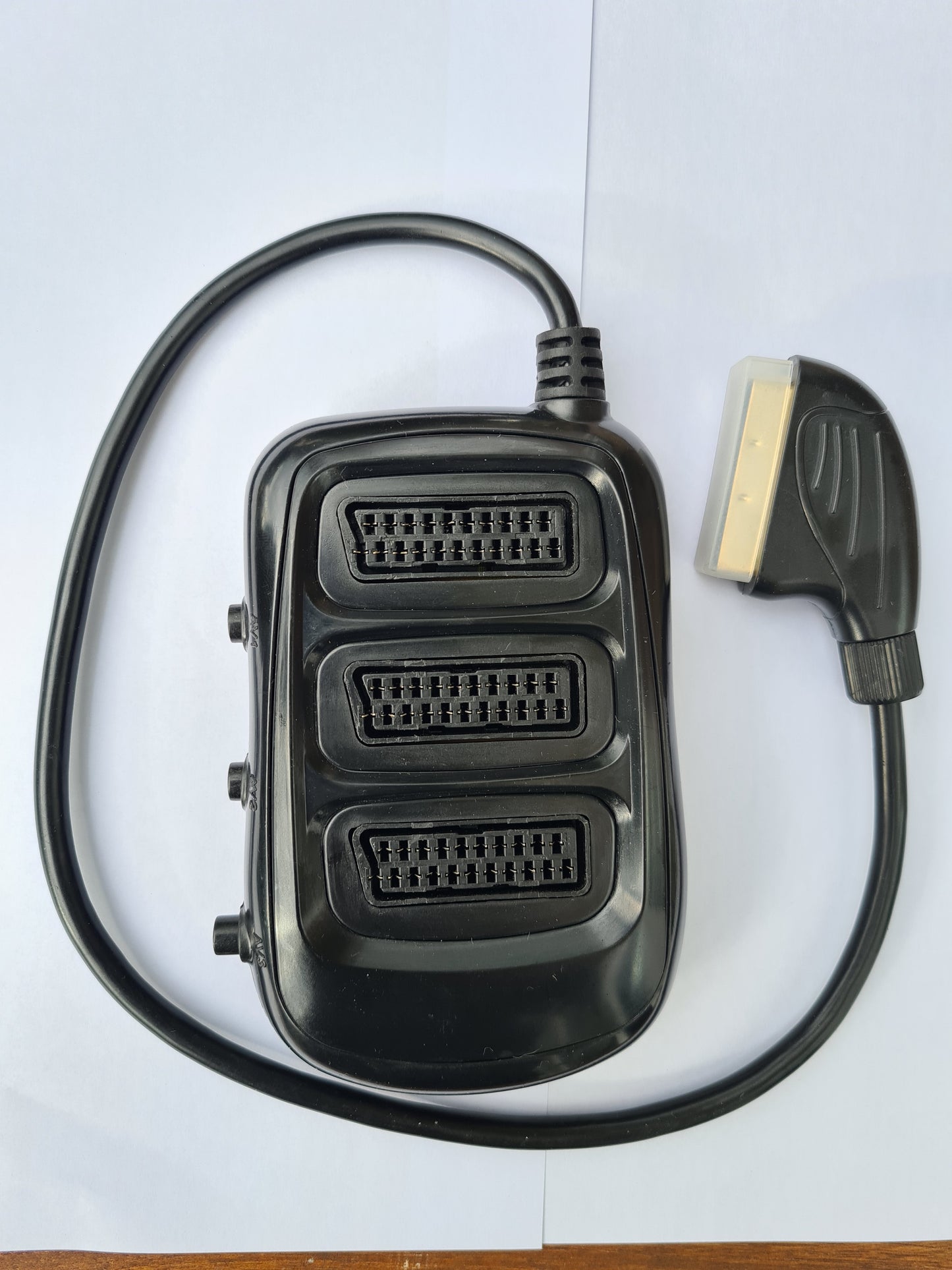 3-to-1 Audio Visual SCART Switch Box with Manual Input Selection